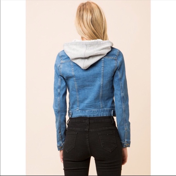 NEW! CROPPED DENIM JACKET WITH HOODIE SIZE LARGE - Picture 2 of 6